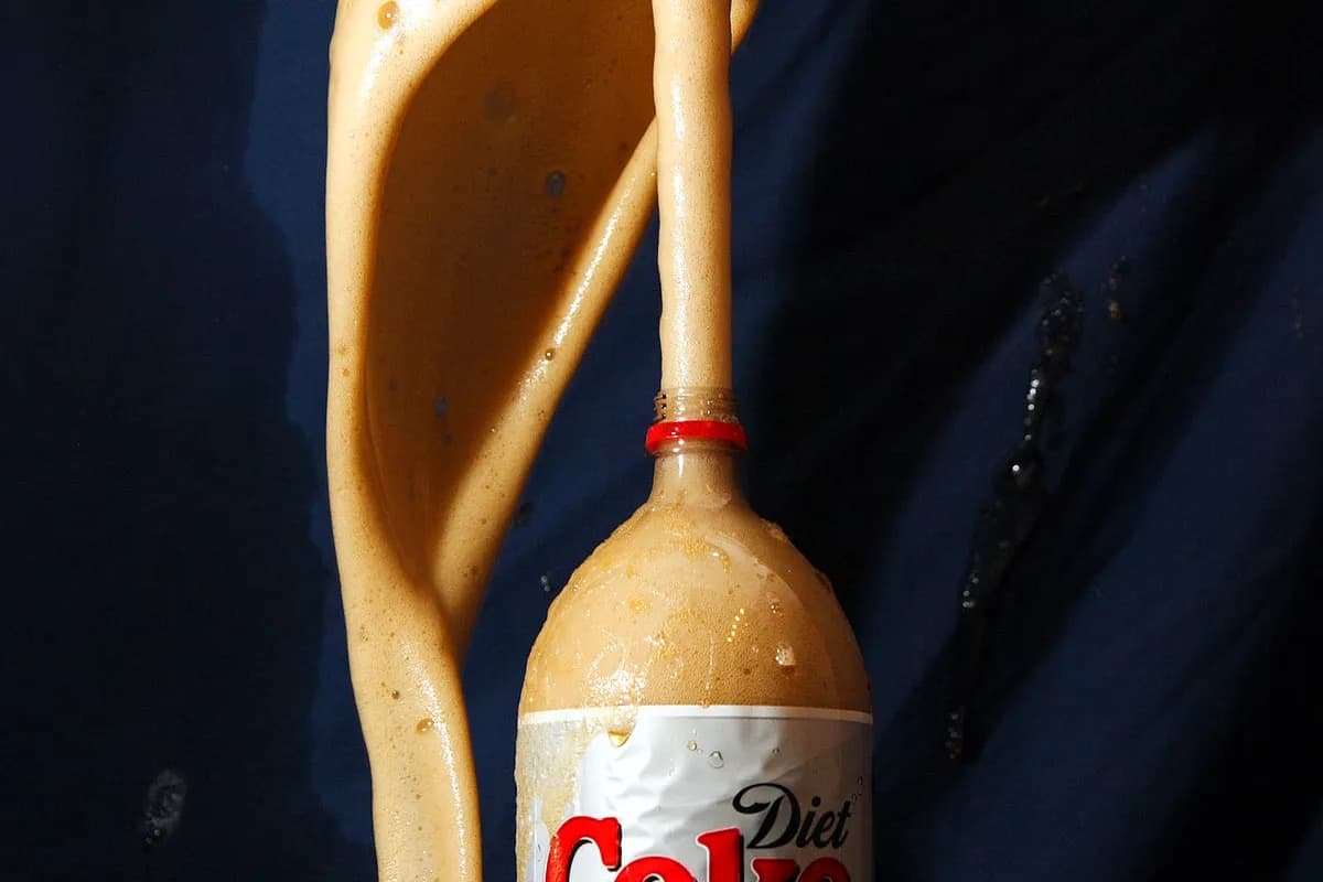 Experimento de Coca-Cola y Mentos
